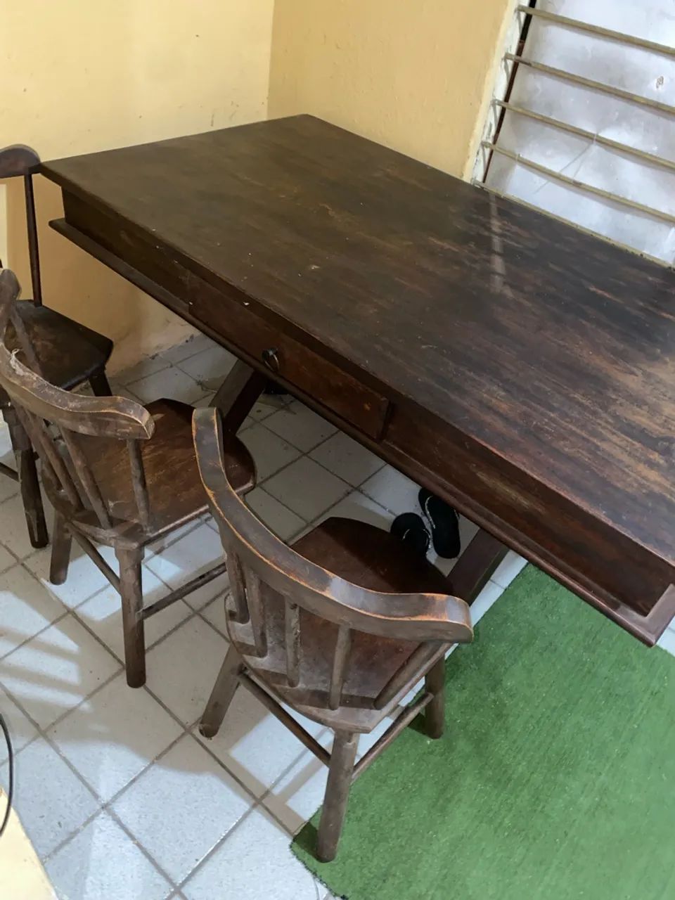 Mesa de madeira para jantar 