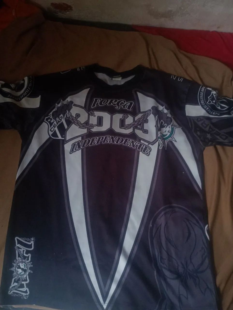Vendo ou troco duas camisa  - Foto 5