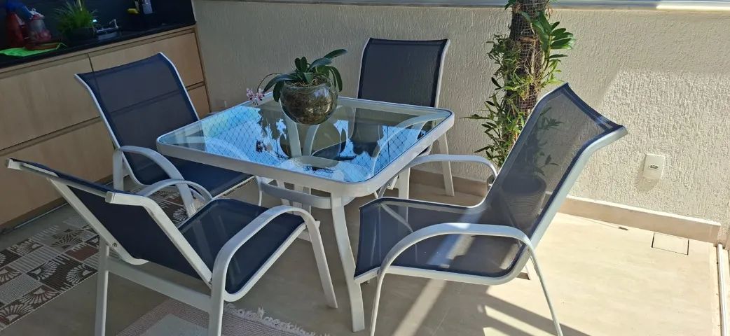 Conjunto de Mesa e Cadeiras de Varanda