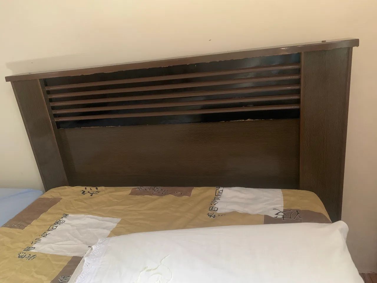 Cama de Casal em Madeira + Colchão | Muito Conservada
