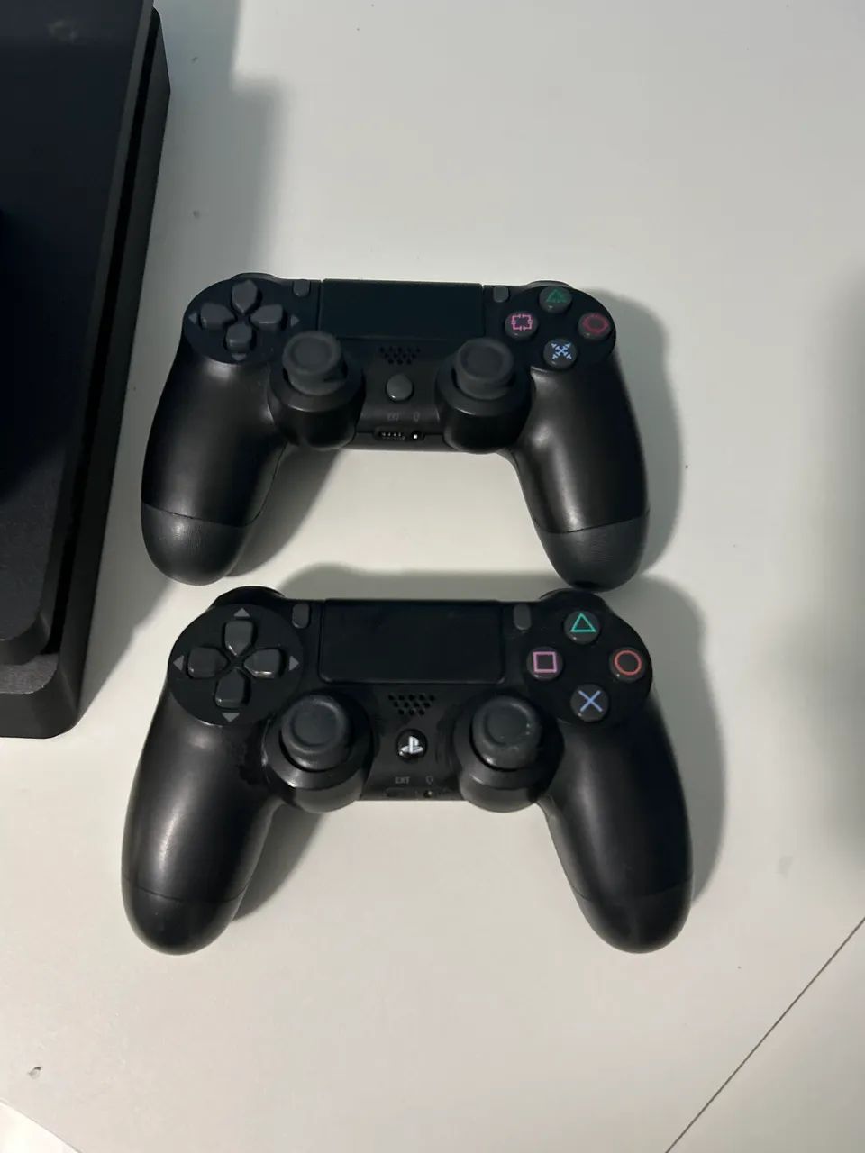 PS4 com 2 controles e 6 jogos - Foto 2