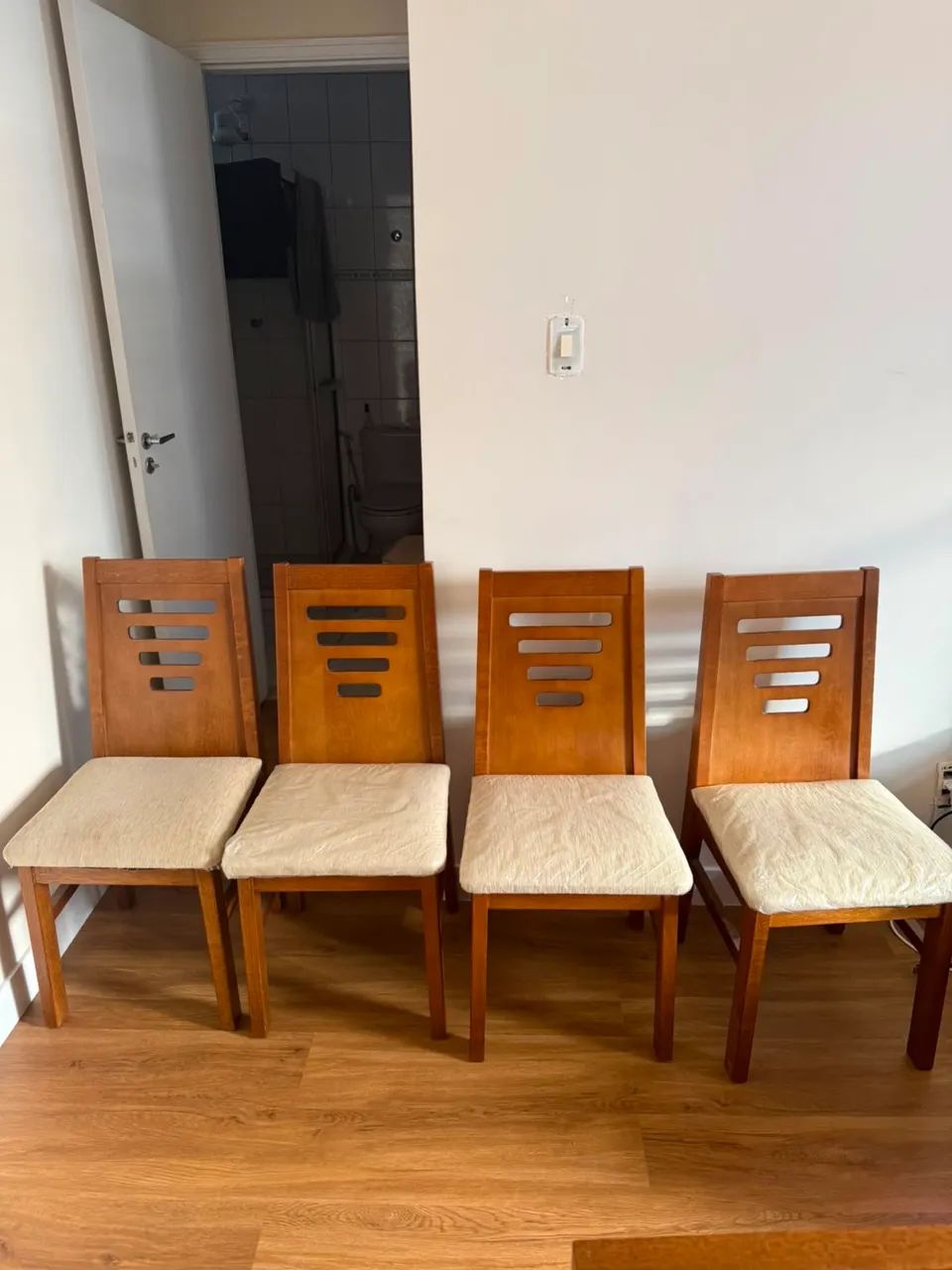 Mesa de jantar de madeira expansível com 4 cadeiras  - Foto 4