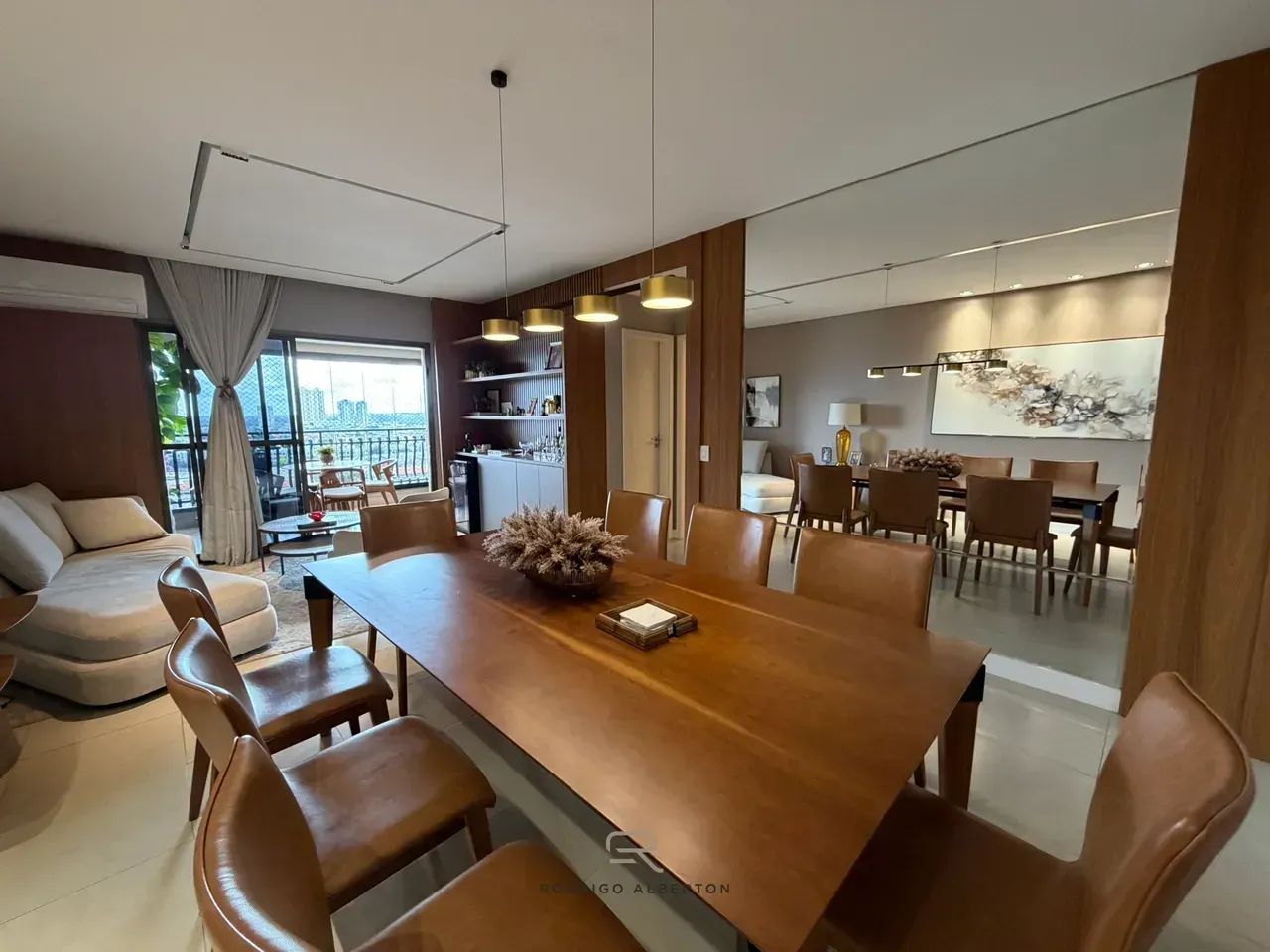 Apartamento com 148m², 3 quartos, andar alto, Mobiliado e Decorado.