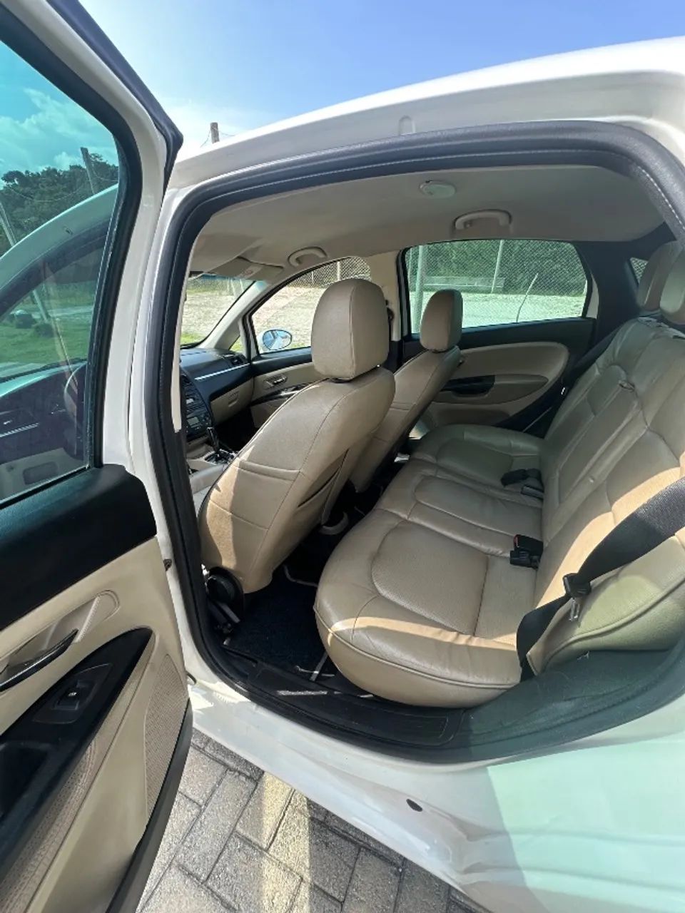 Fiat Linea Absolute 1.9/1.8 Flex Dualogic 4P 2009 - Foto 4