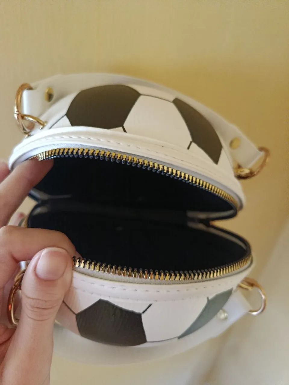 Bolsa feminina bola de futebol  - Foto 4