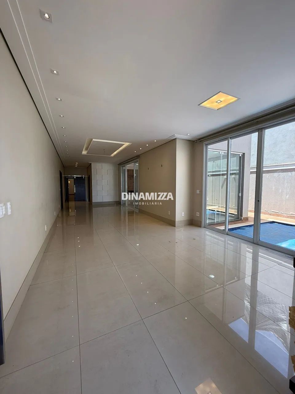 Casa a venda Cond. Damha II com 04 suítes e 300m² de construção