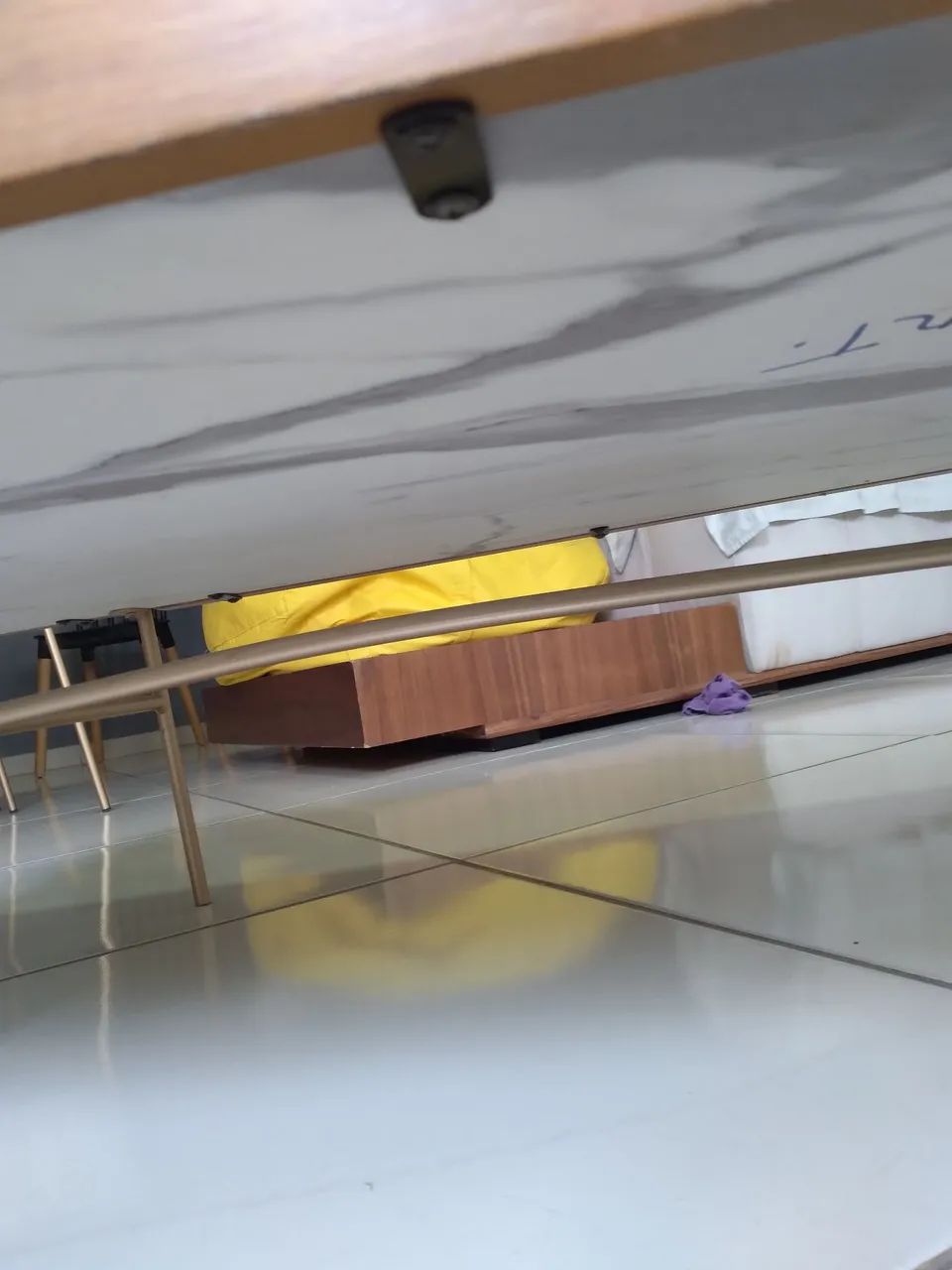 VENDO MESA DE CENTRO ZERADA. MOVEIL SUPER ELEGANTE. - Foto 4