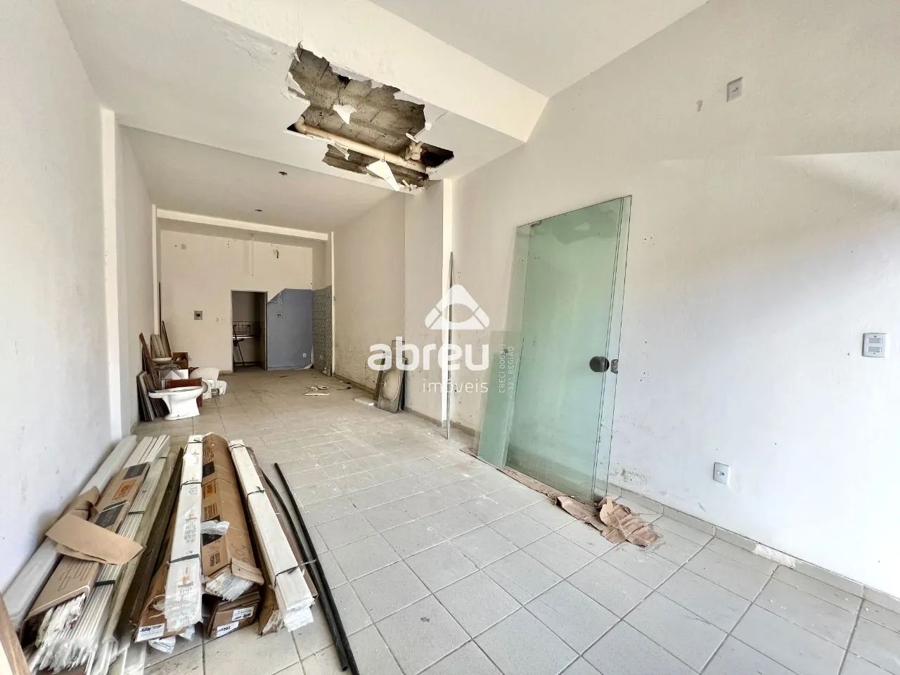 Excelente oportunidade de aluguel de uma loja (n°10), no Edificio Cecom, localizada na Ave - Foto 4