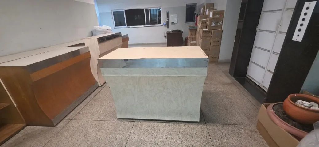 BALCÃO DE MADEIRA PARA LOJA