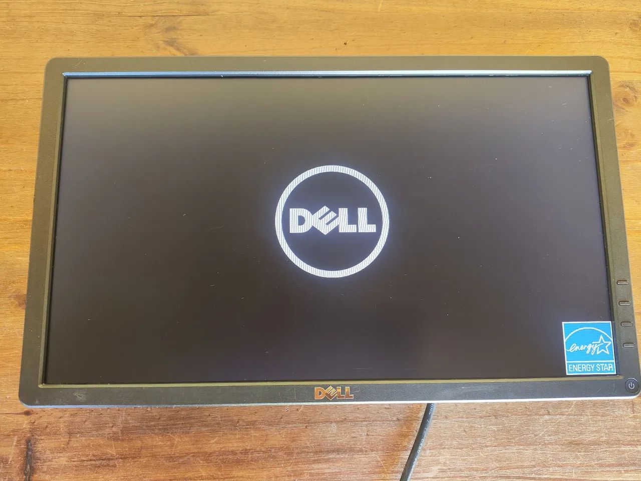 Monitor Dell 18.5" E1914H HD (Funcionando + Cabos) - Ideal p/ Bancada ou CFTV