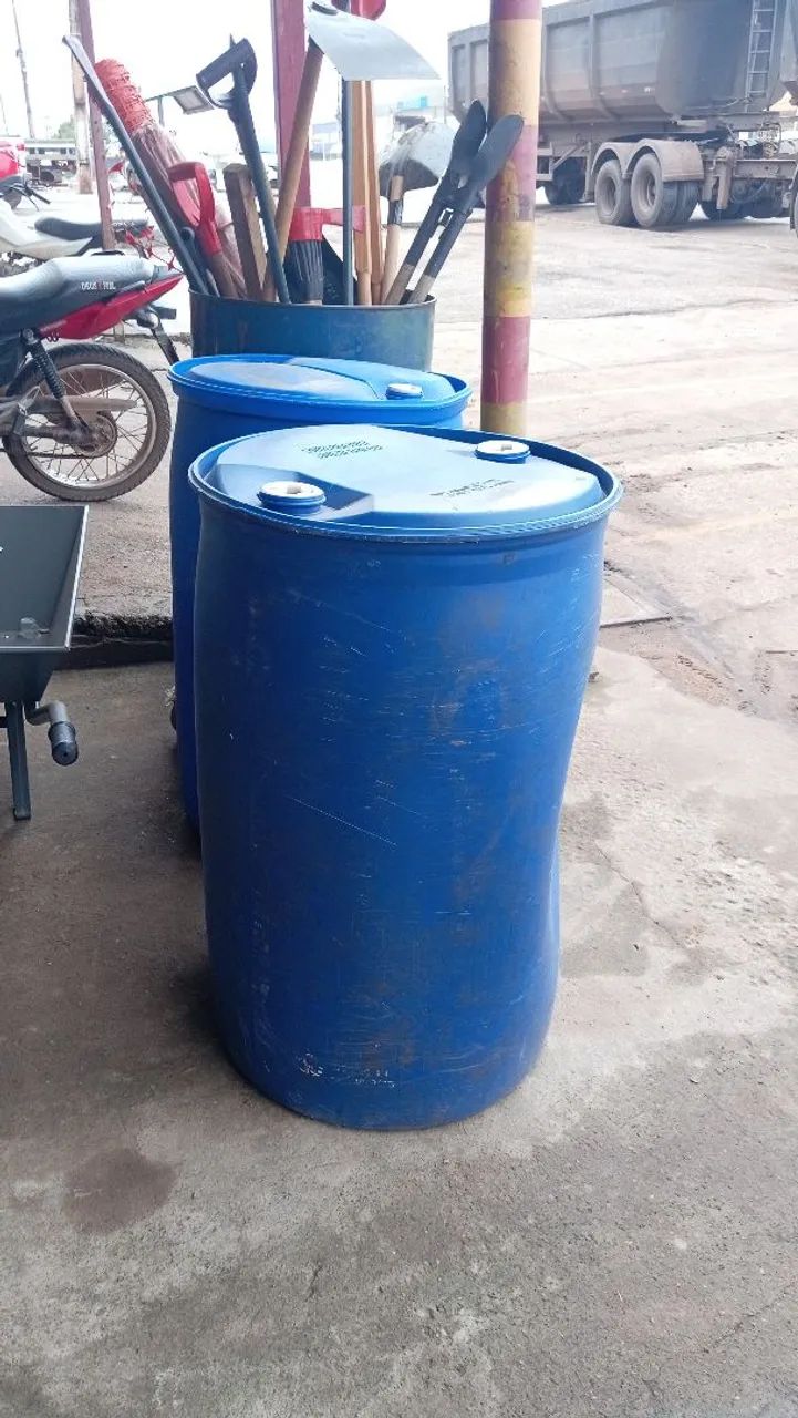 Vende-se tambor 200L