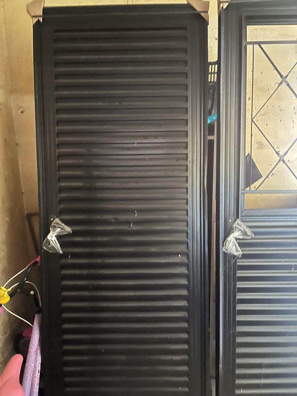 VENDO 2 PORTAS DE FERRO - NOVAS