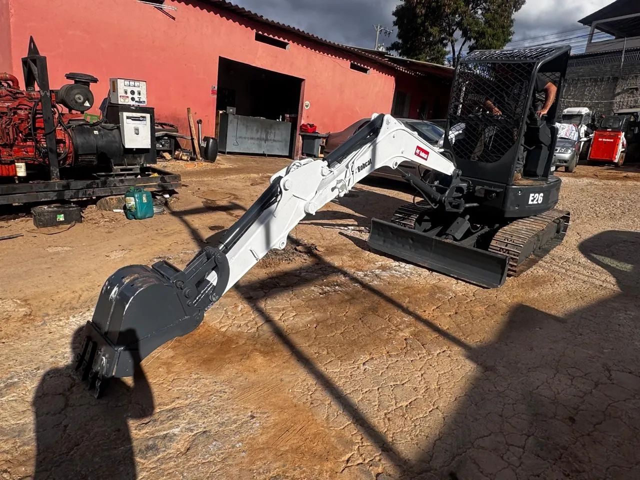 MINI ESCAVADEIRA E26 REVISADA MARCA BOB CAT