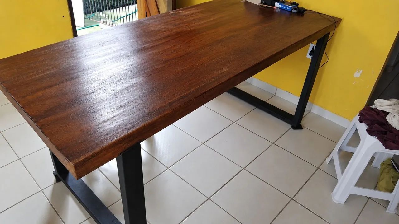 Vende-se mesa de madeira jatobá 