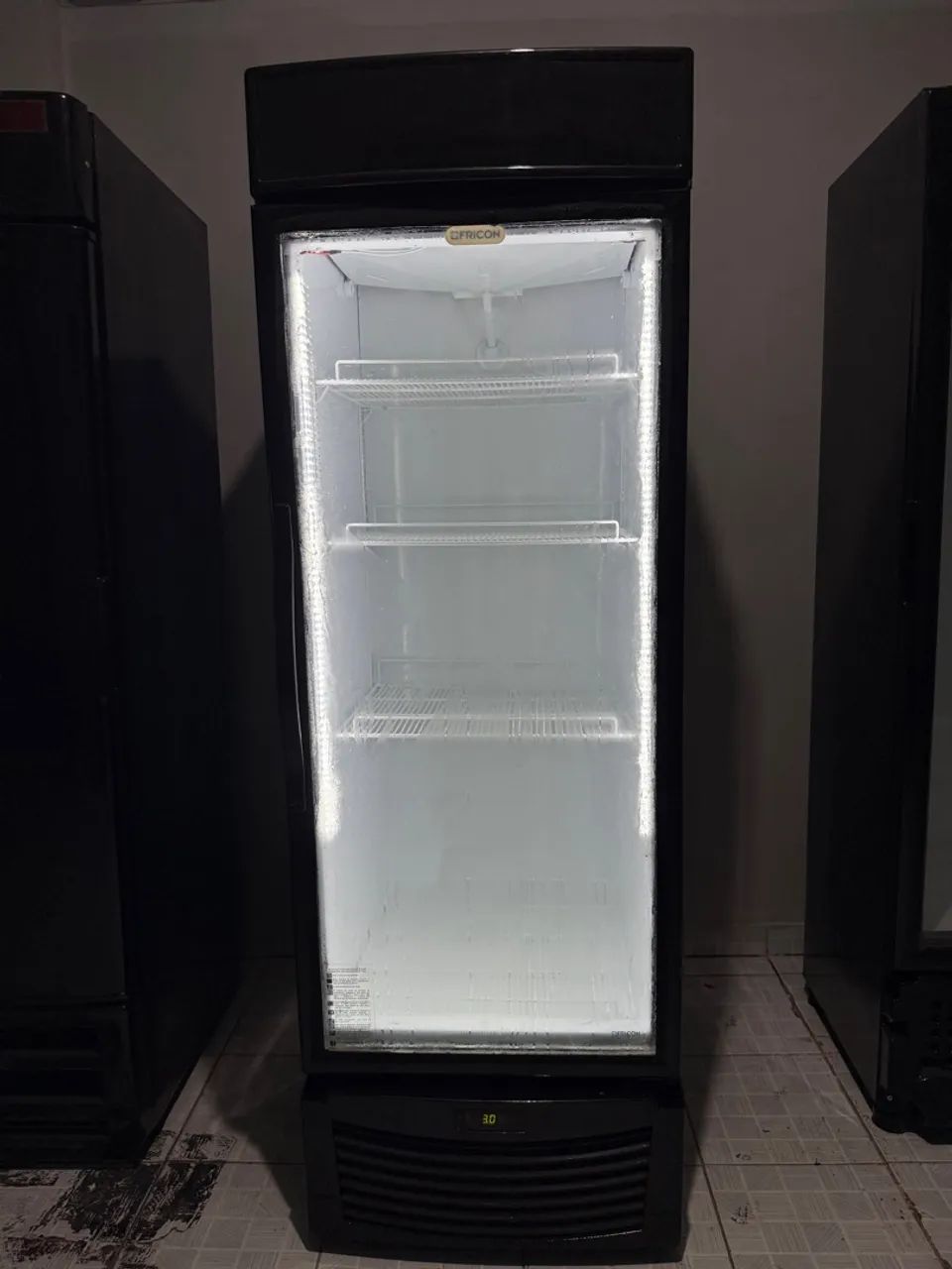 Expositor refrigerador de bebidas e frio 
