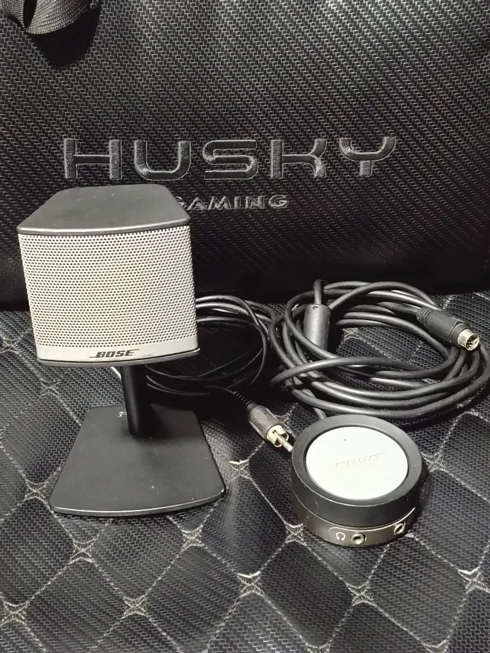 Caixa e Control pod Bose companion 3