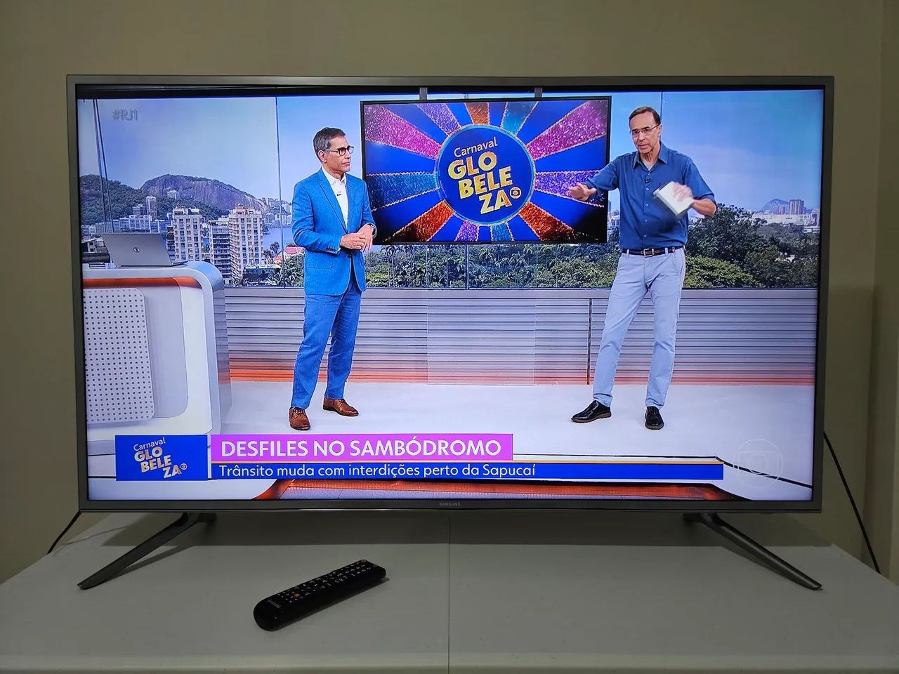 Smart TV Samsung 48 polegadas 4K.