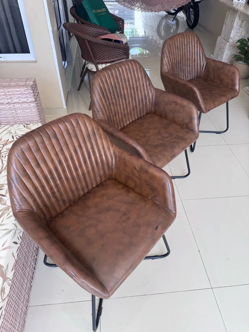 Cadeiras em Courino Caramelo  - Foto 4