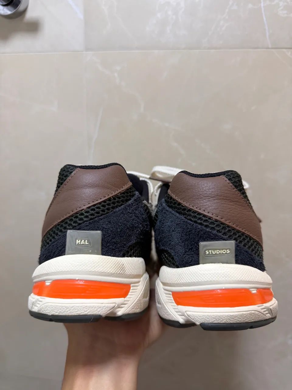 Asics 1130 x HAL Studios  - Foto 3