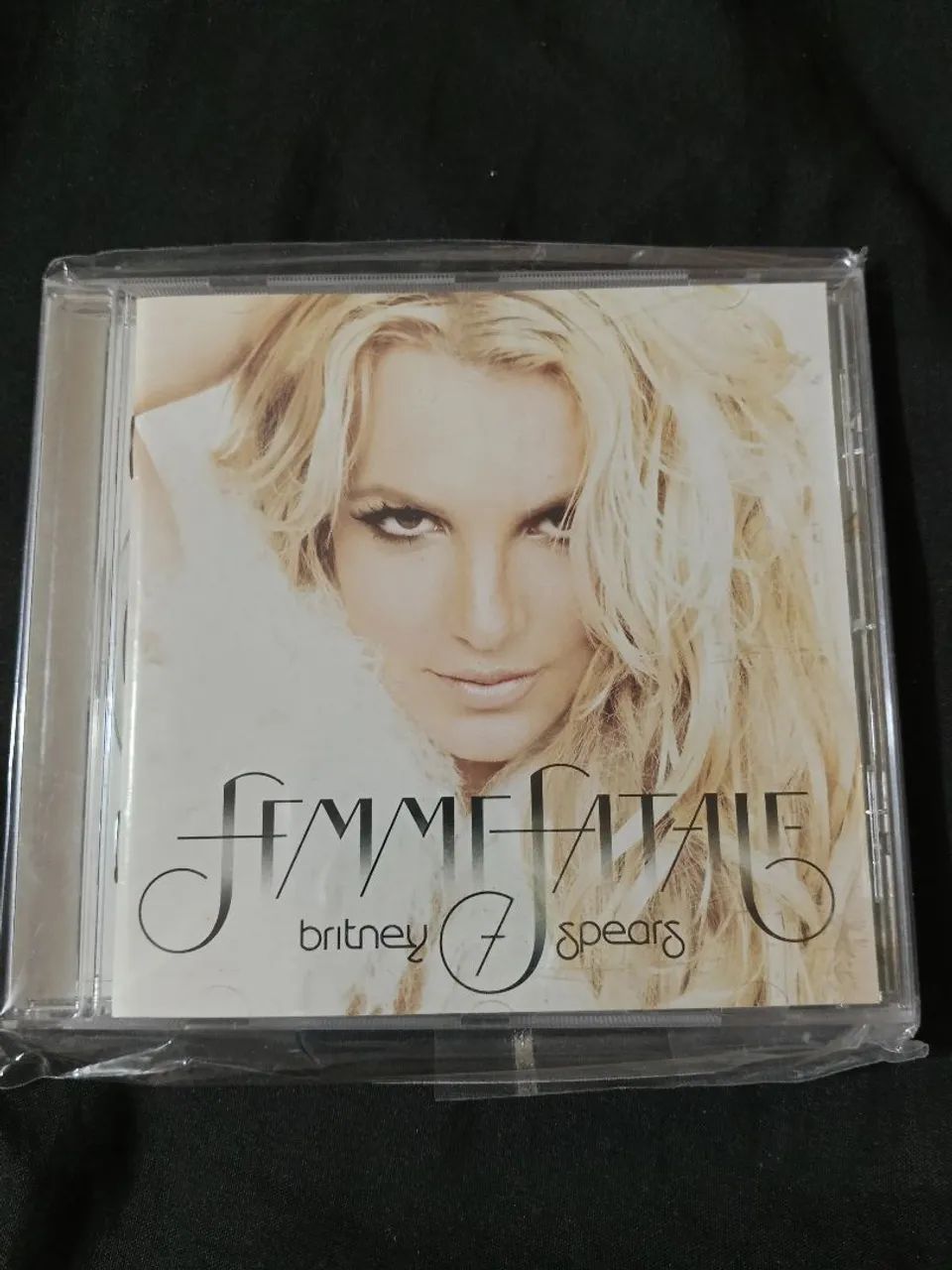 Britney Spears Femme Fatale europeu.