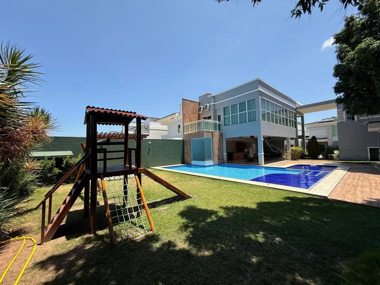 Casa em condomínio com alto padrão no Eusébio!