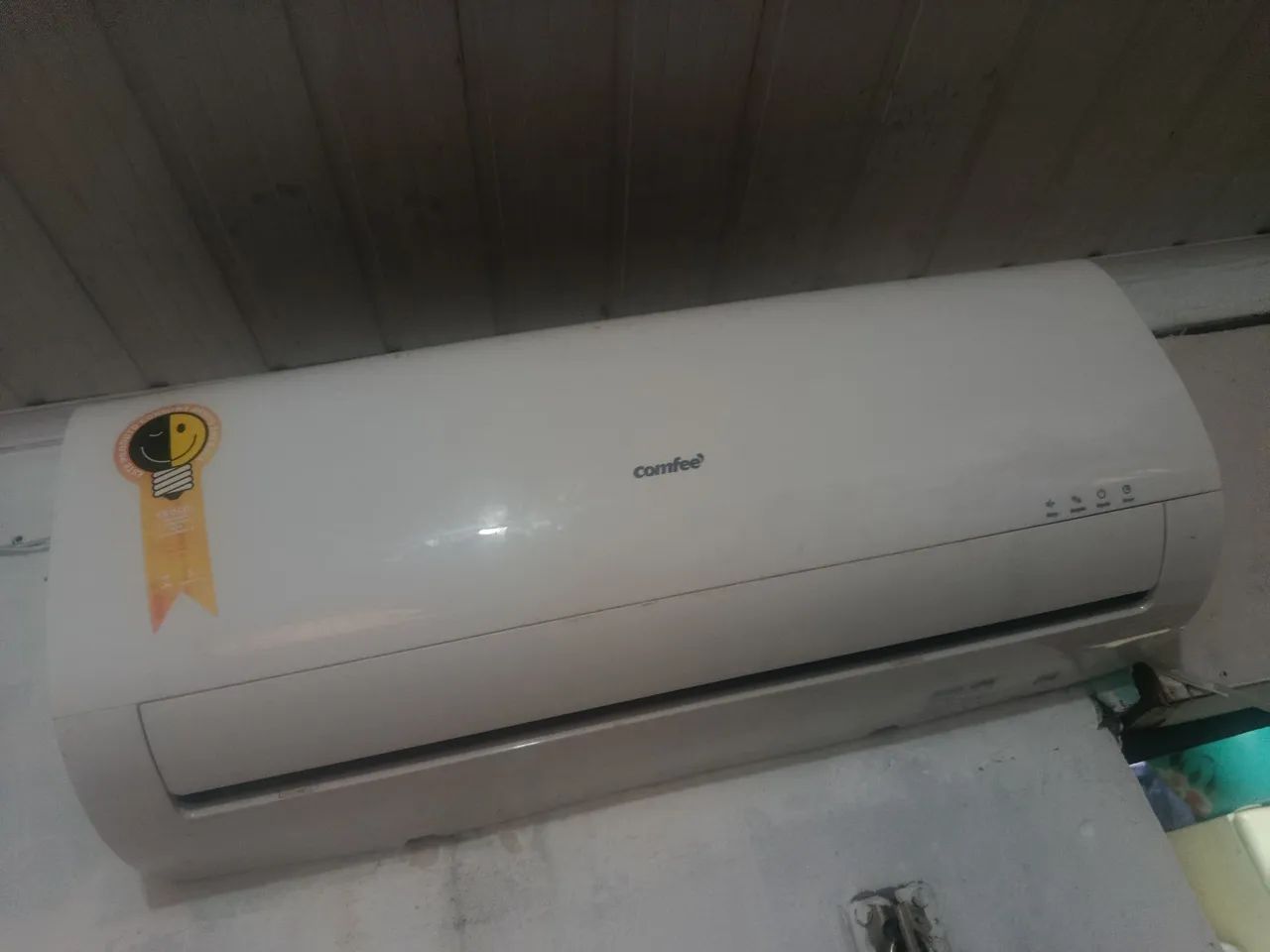 Vendo Split de 9000 BTUs Comfee funcionando perfeitamente  - Foto 2
