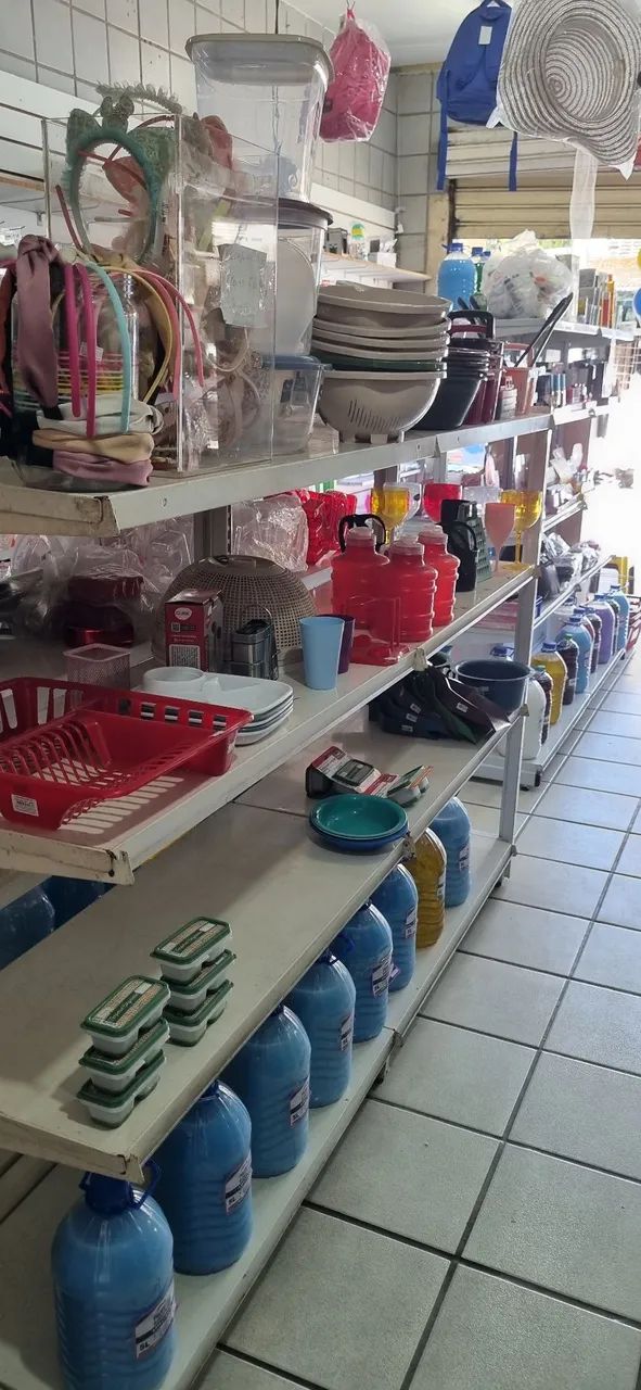 Vendo qualquer mercadoria para lojista com 60% de desconto.  Estamos fechando a loja