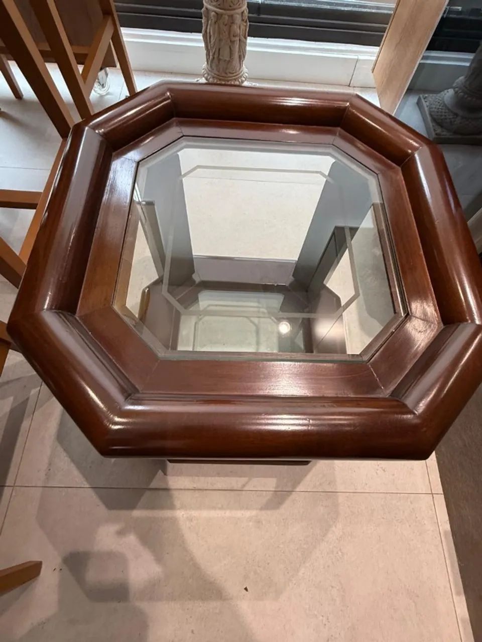 Mesa de canto quadrada madeira maciça com vidro - Foto 4