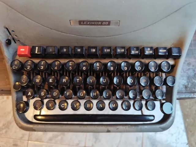 Máquina de escrever Olivetti - Lexikon 8 - Foto 2