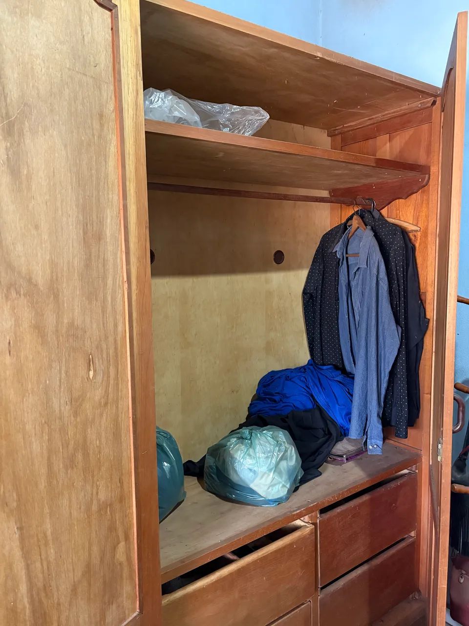 Guarda roupa de madeira  - Foto 3