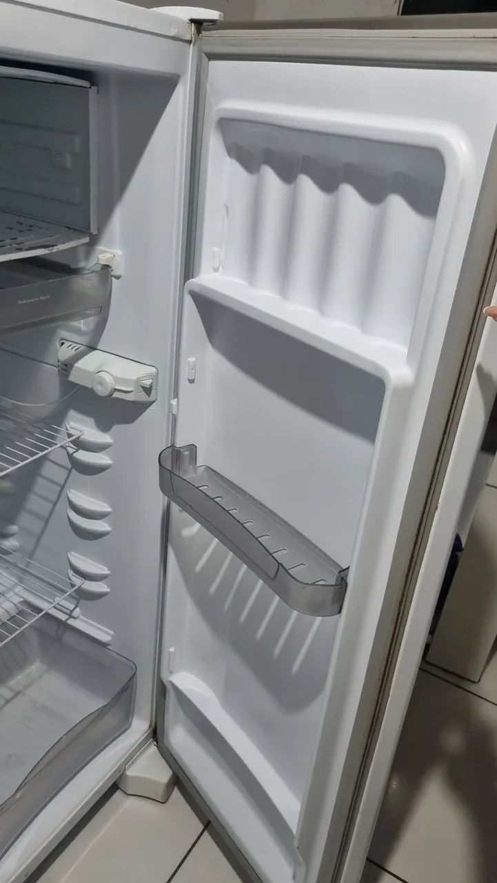 Geladeira Esmaltec - Foto 3