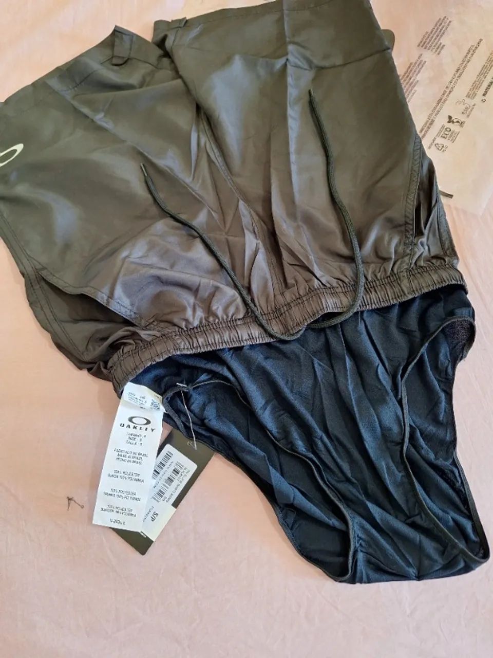 Bermuda Shorts Oakley com Forro Interno Tamanho P Original - Foto 3