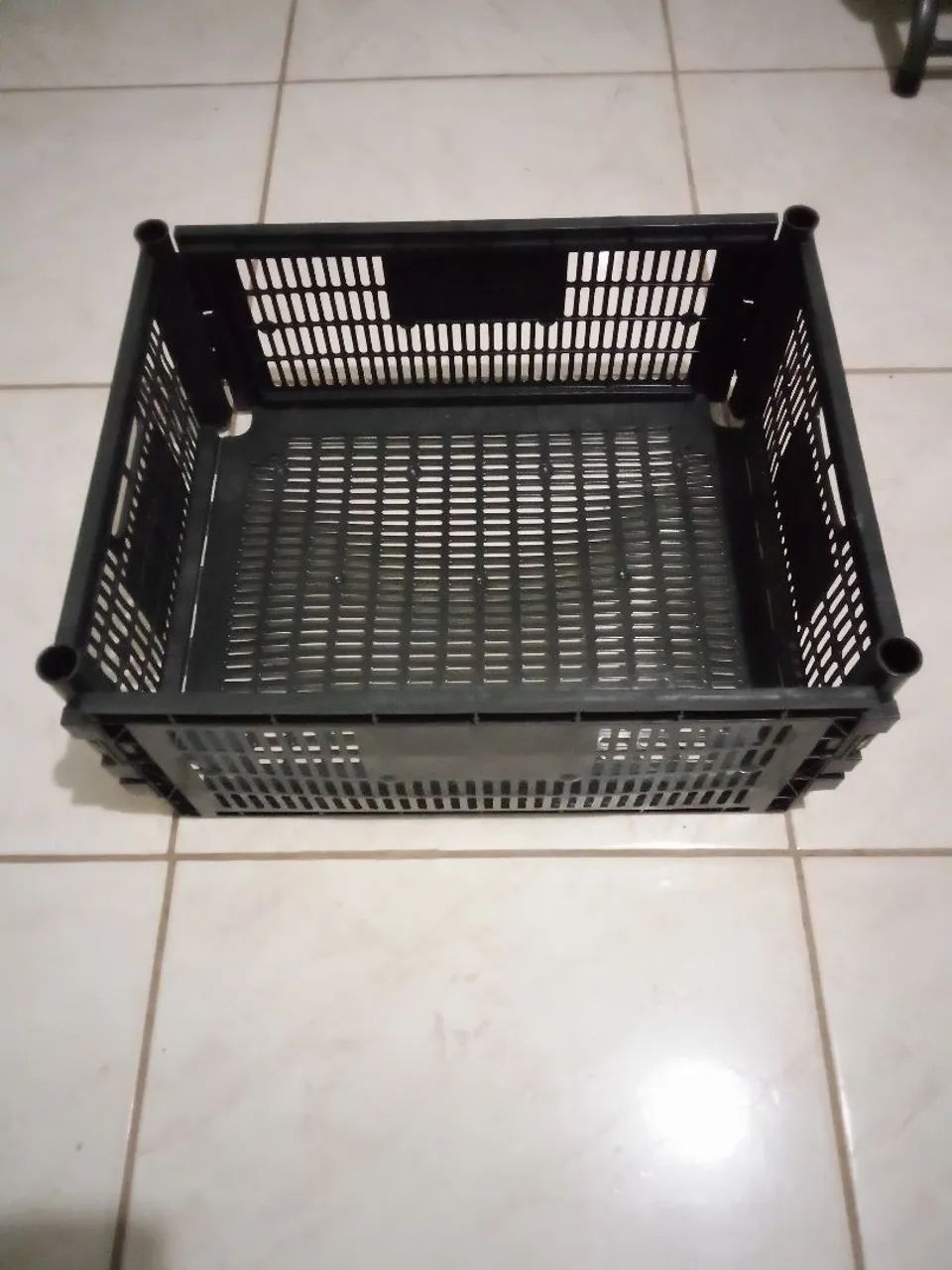Vendo caixas de plástico novas média e grande preço 10 reais cada caixa 