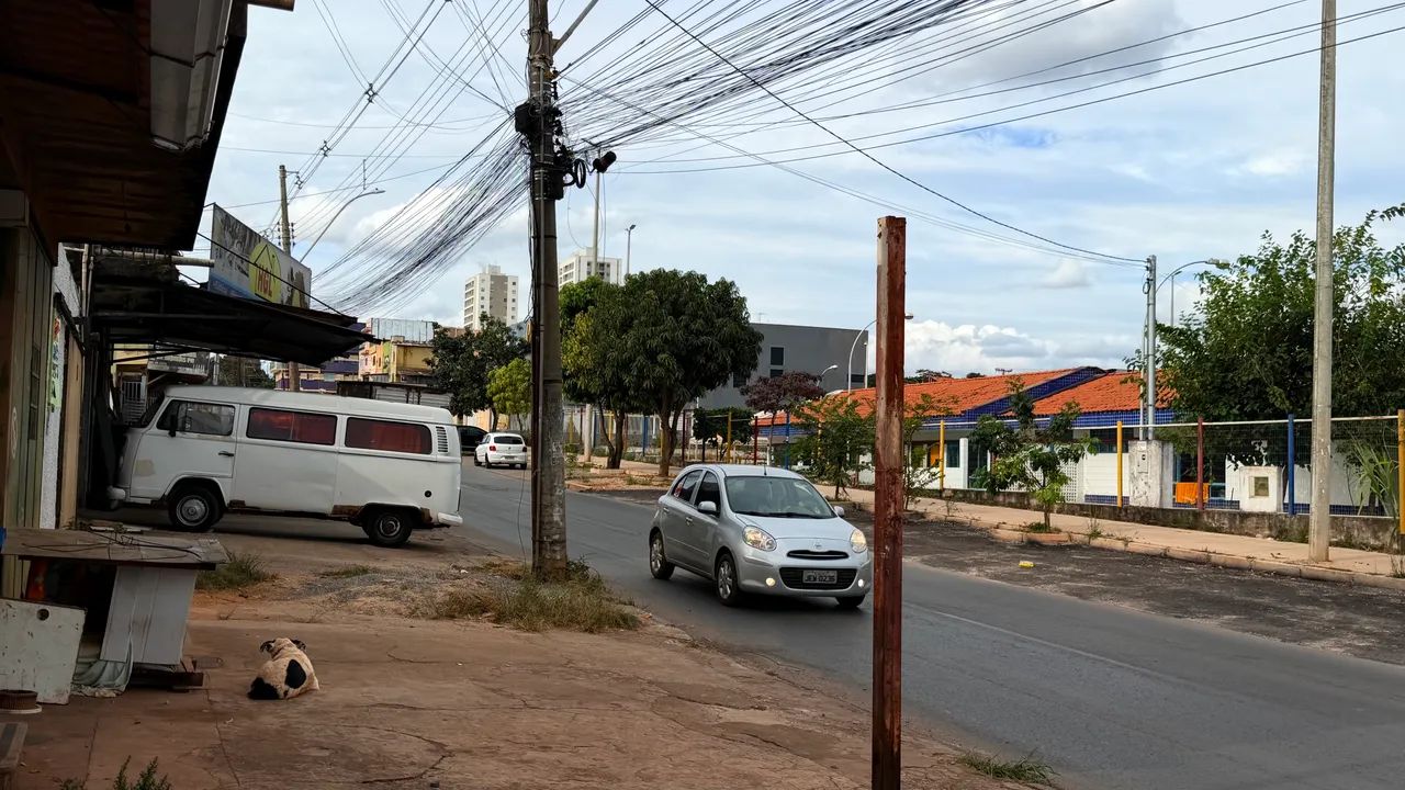 Vende se um lote comercial com uma casa  - Foto 2