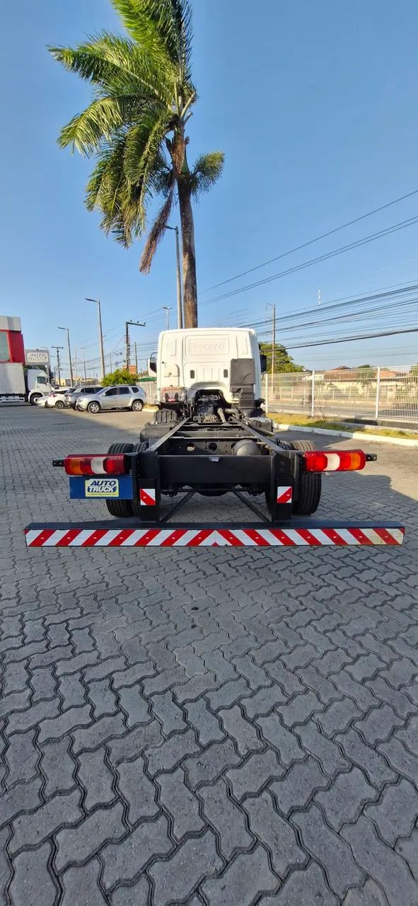 Mb accelo 815 no chassi ano 2022 - Foto 5