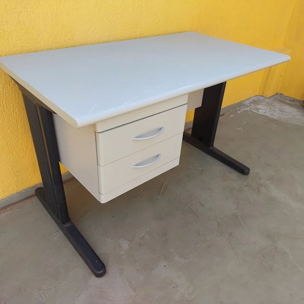 Mesa escritório com gavetas - Foto 5