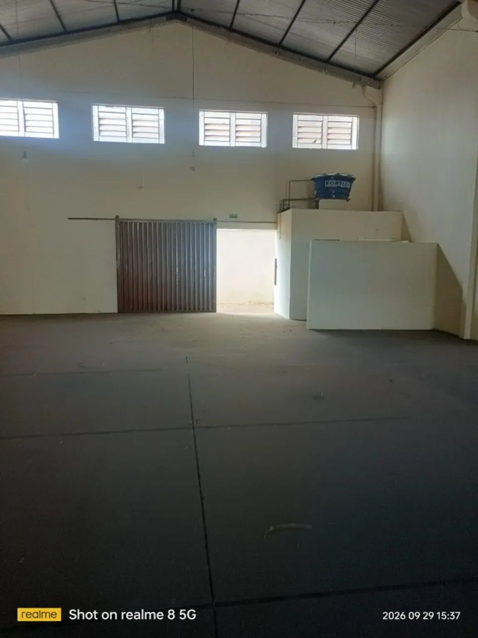 EXCELENTE BARRACÃO COM ÓTIMO ESPAÇO INTERNO E LOCALIZAÇÃO PRIVILEGIADA NA AV GEDNER. - Foto 5