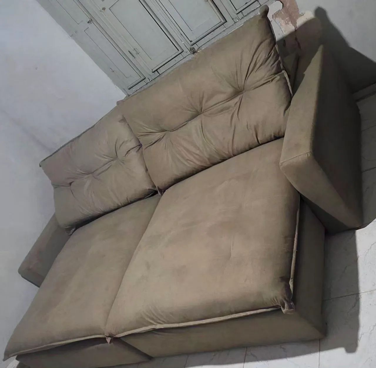 Sofá Retratil e reclinavel, reforçado, com molas Ensacadas - Tecido Suede Bege - Foto 5
