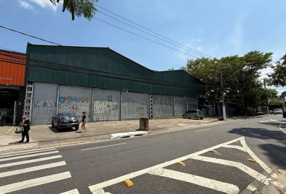 Loja na Avenida da Barreira Grande, 1054  620 m²