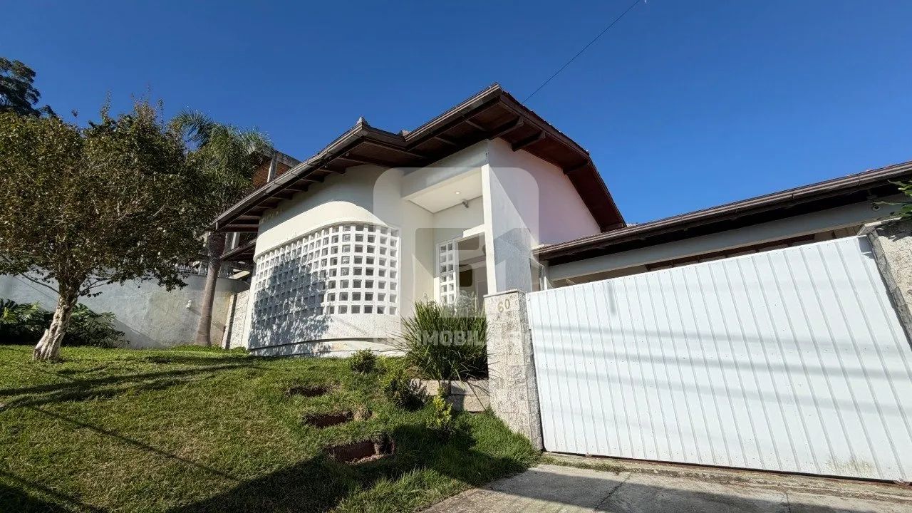 Casa de 3 dormitórios à venda no Centro