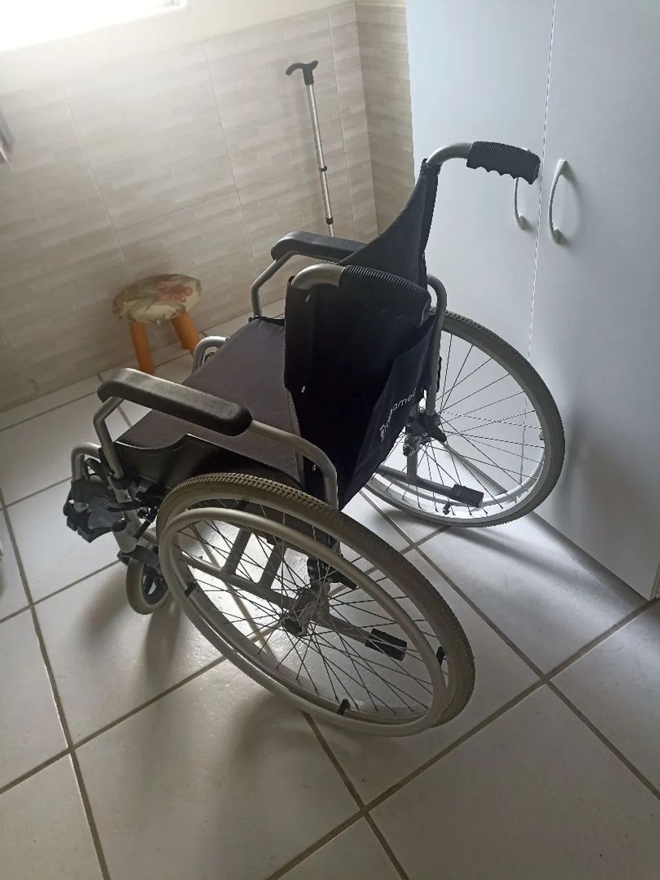 Vendo cadeira de rodas - Foto 2