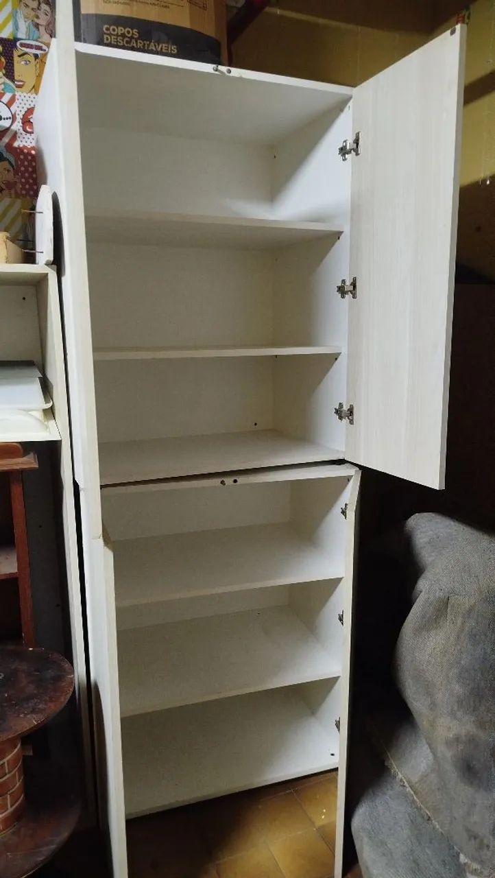 Módulo de móvel com prateleira 