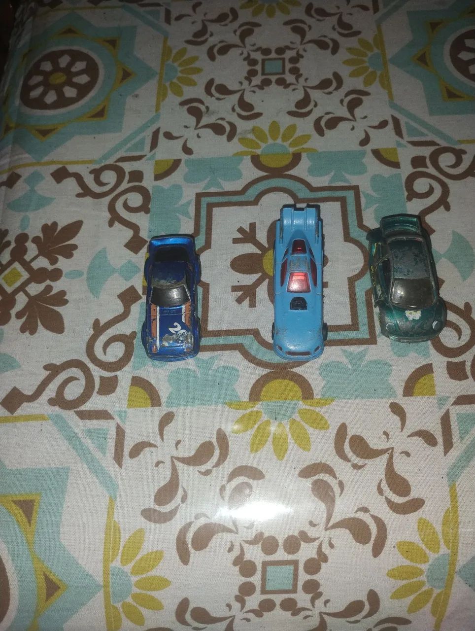 Vendo três carrinhos da hot Wheels antigo