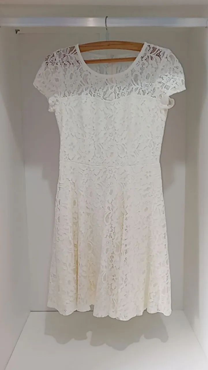 Vestido branco de renda 