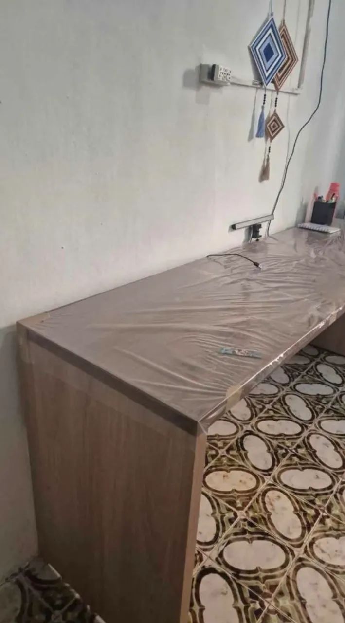 Mesa em MDF 1,90m, Grande e Praticamente Nova - Foto 3