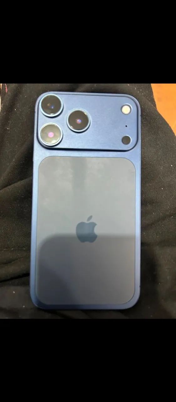 iPhone 11 na carcaça do 17 PRO