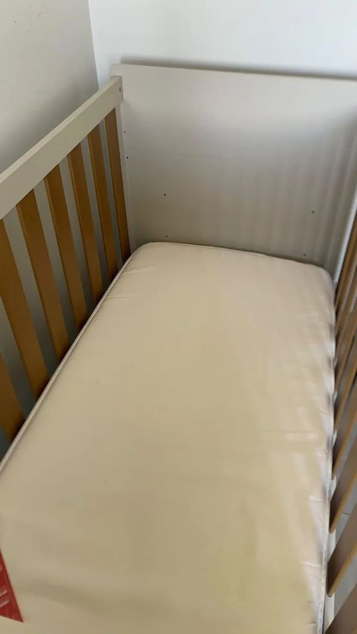 BERÇO QUE VIRA CAMA + COLCHÃO - R$ 400 - Foto 3