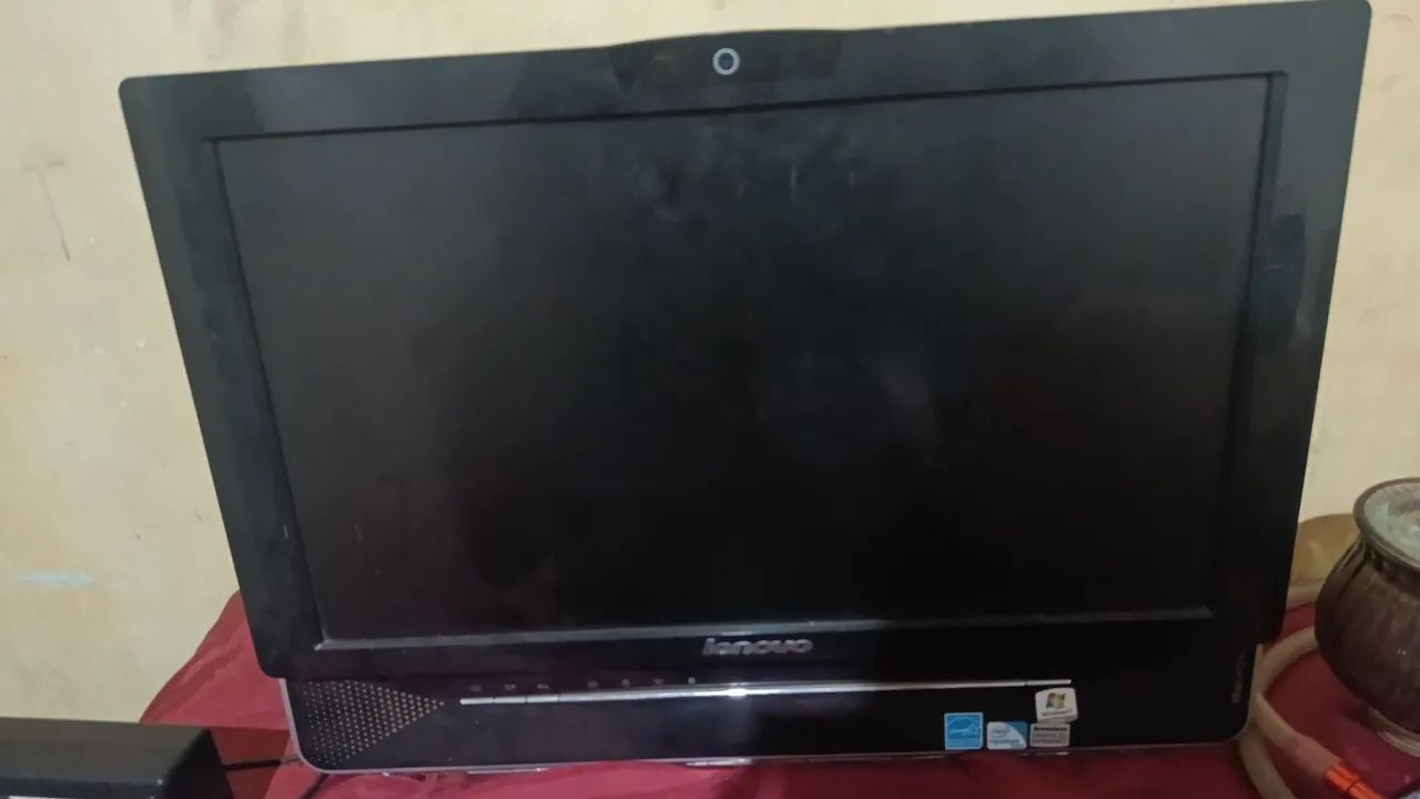 Computador Lenovo antigo 20 polegadas 