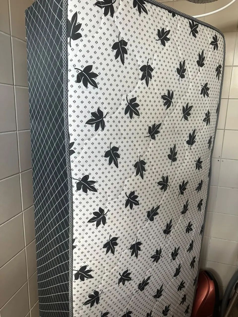 Vendo colchão cama solteiro quase nova  - Foto 2