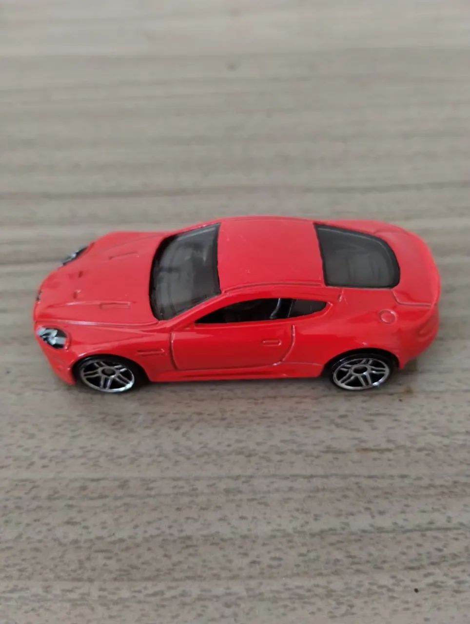 Hot Wheels Aston Martin DBS 2015 Than and Now - Foto 3